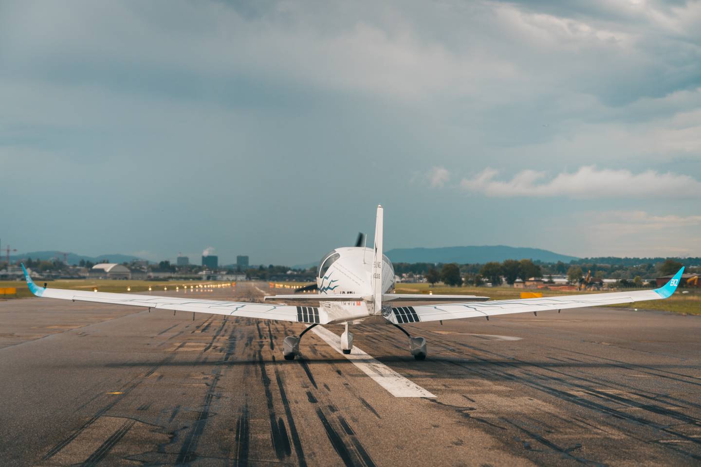 E-Sling on runway.